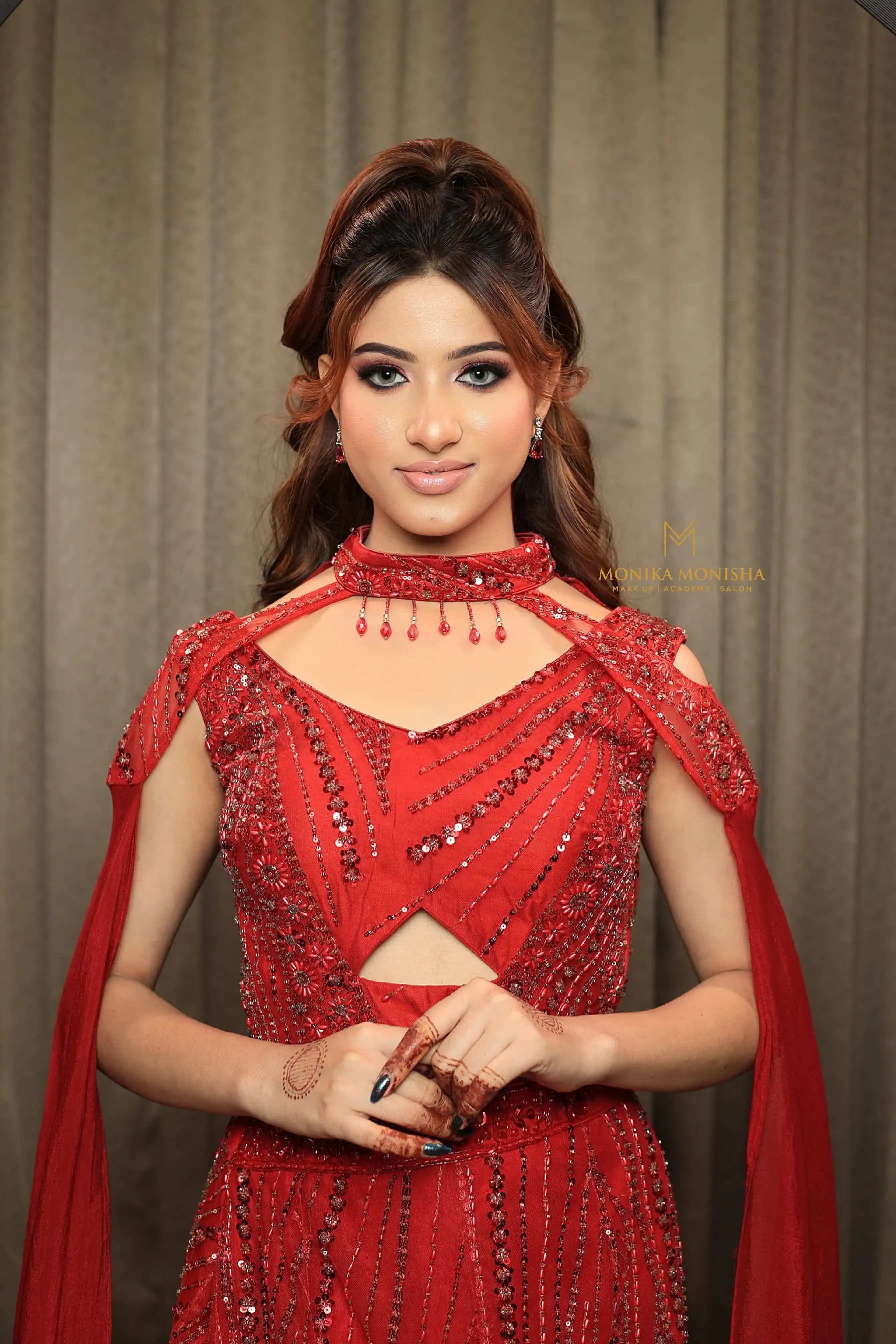 Flawless party makeup with detailed eye look